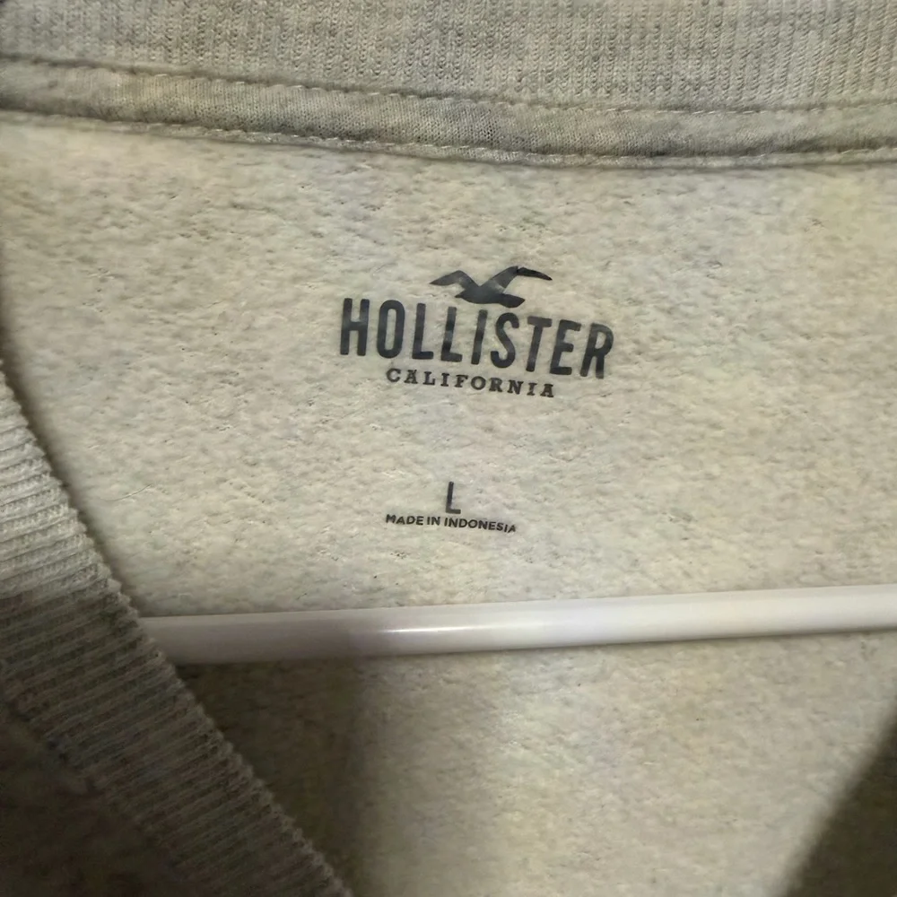 Hollister Gray Crewneck Sweatshirt - Picture 3 of 3